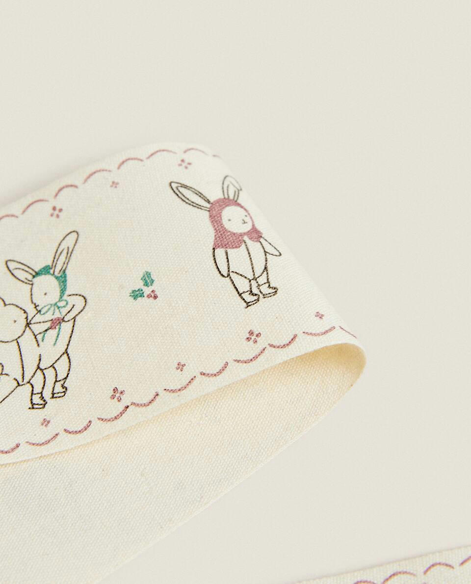 Papel de embrulho infantil com coelhinhos de Natal