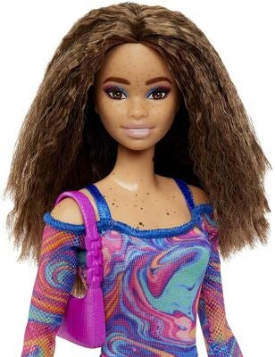 Barbie Fashionistas Dukke med Kreppet Hår & Fregner