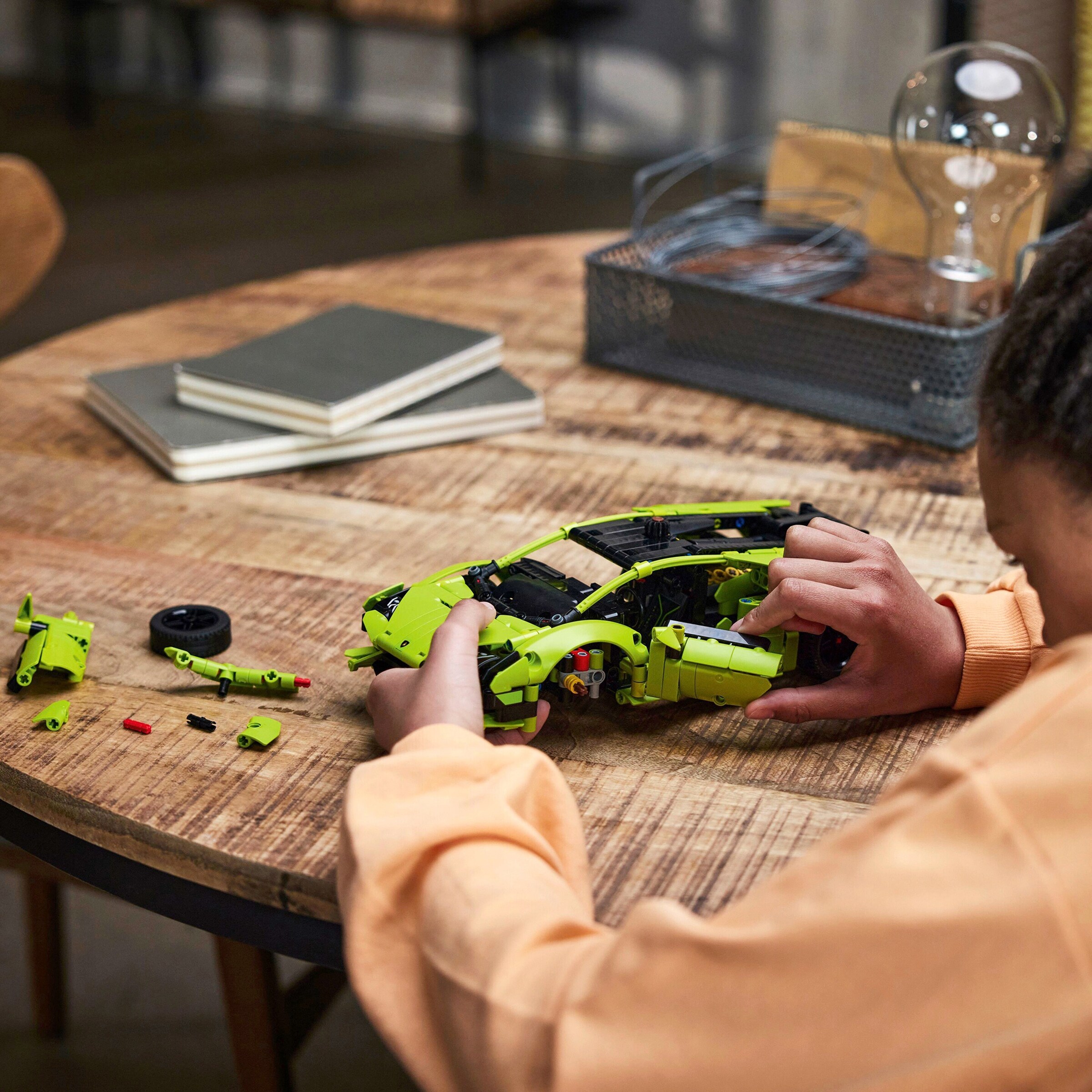 LEGO® - TECHNIC 42161 Lamborghini Huracán Tecnica