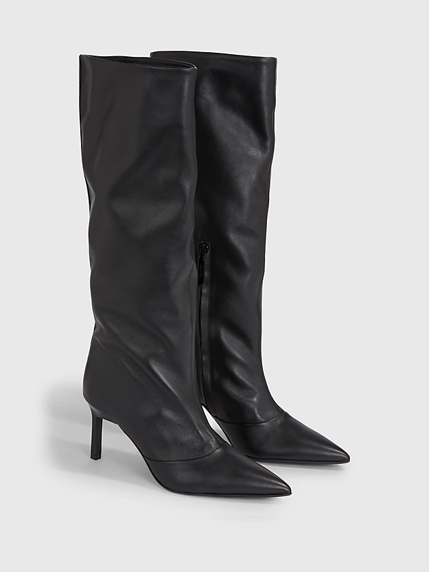 Botas de cano curto de couro com salto agulha