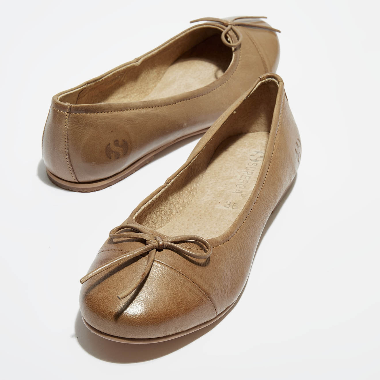 Superga Ballerines en cuir taupe