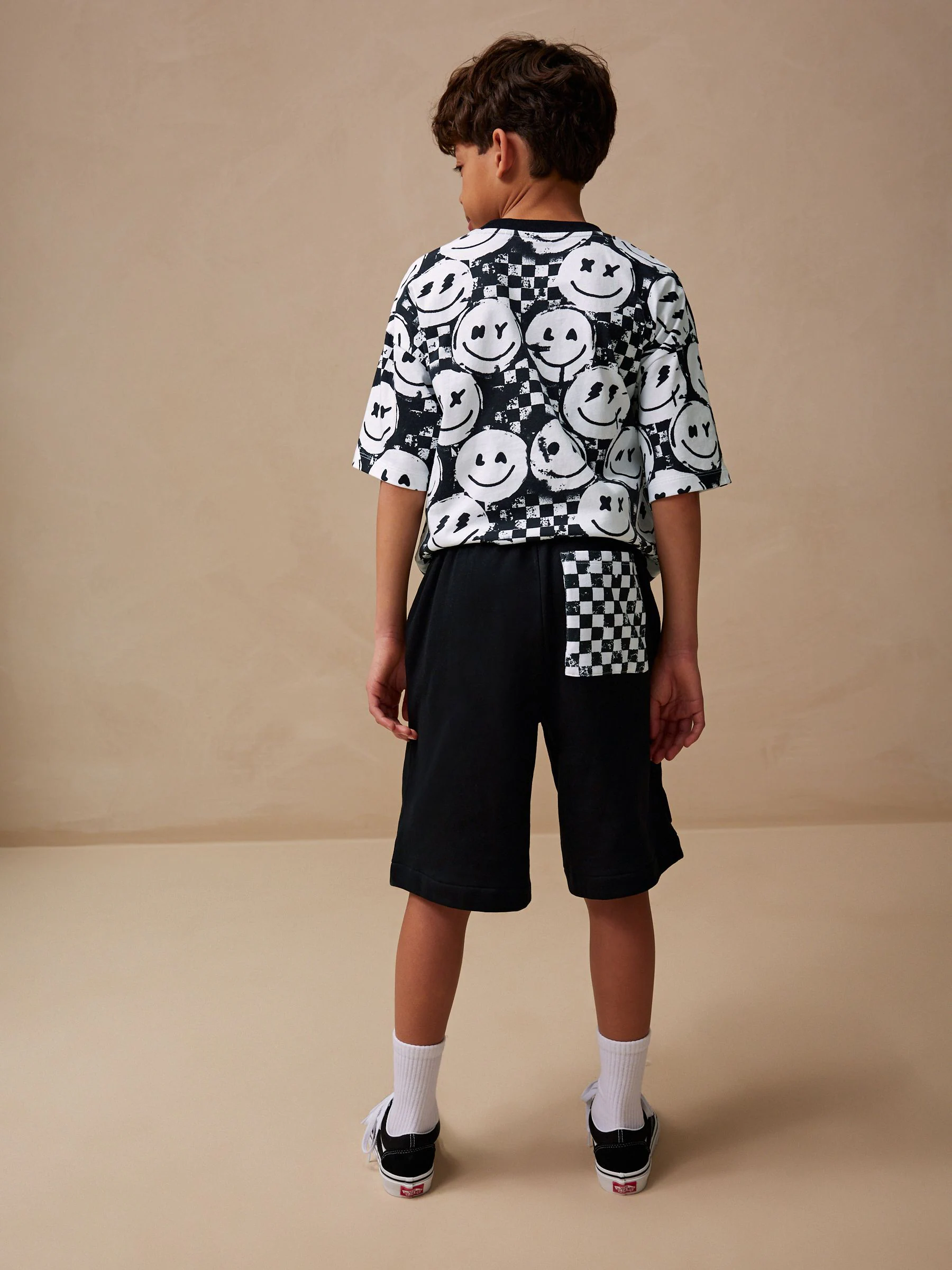 Zwart/wit met dambordpatroon - Set van ruimvallend T-shirt met korte mouwen en shorts (3 - 16 jr)