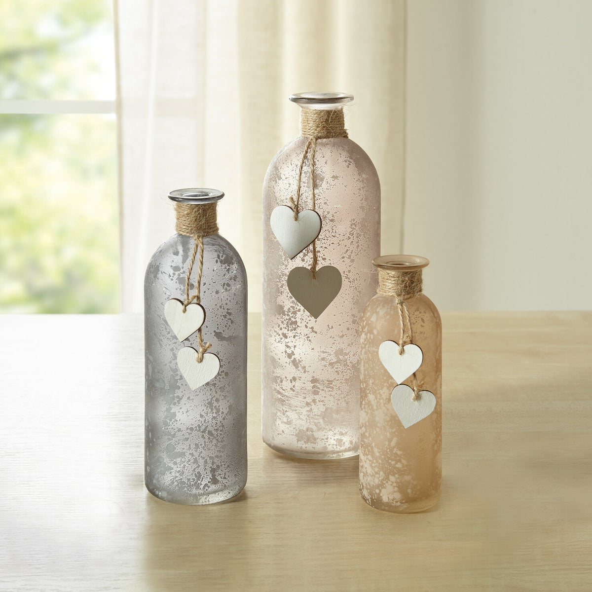 Decoratieve vaas met hartvormige details, set van 3