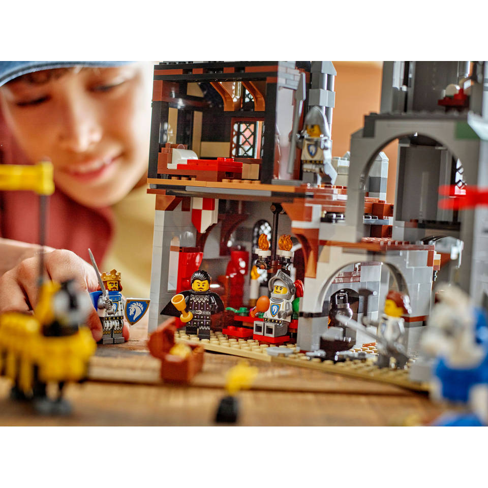 LEGO Creator 3-in-1 middeleeuws kasteel met ridders te paard 31168