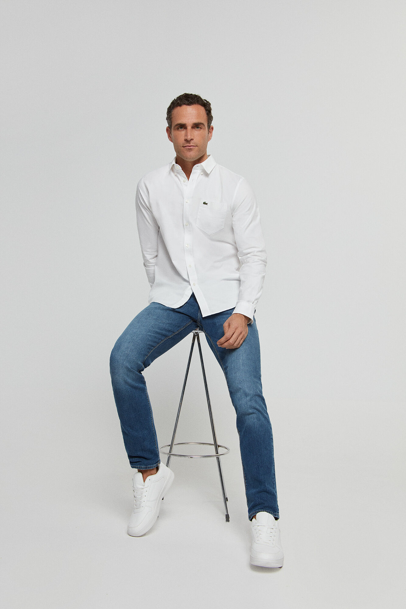 Camisa branca com colarinho abotoado - Branca