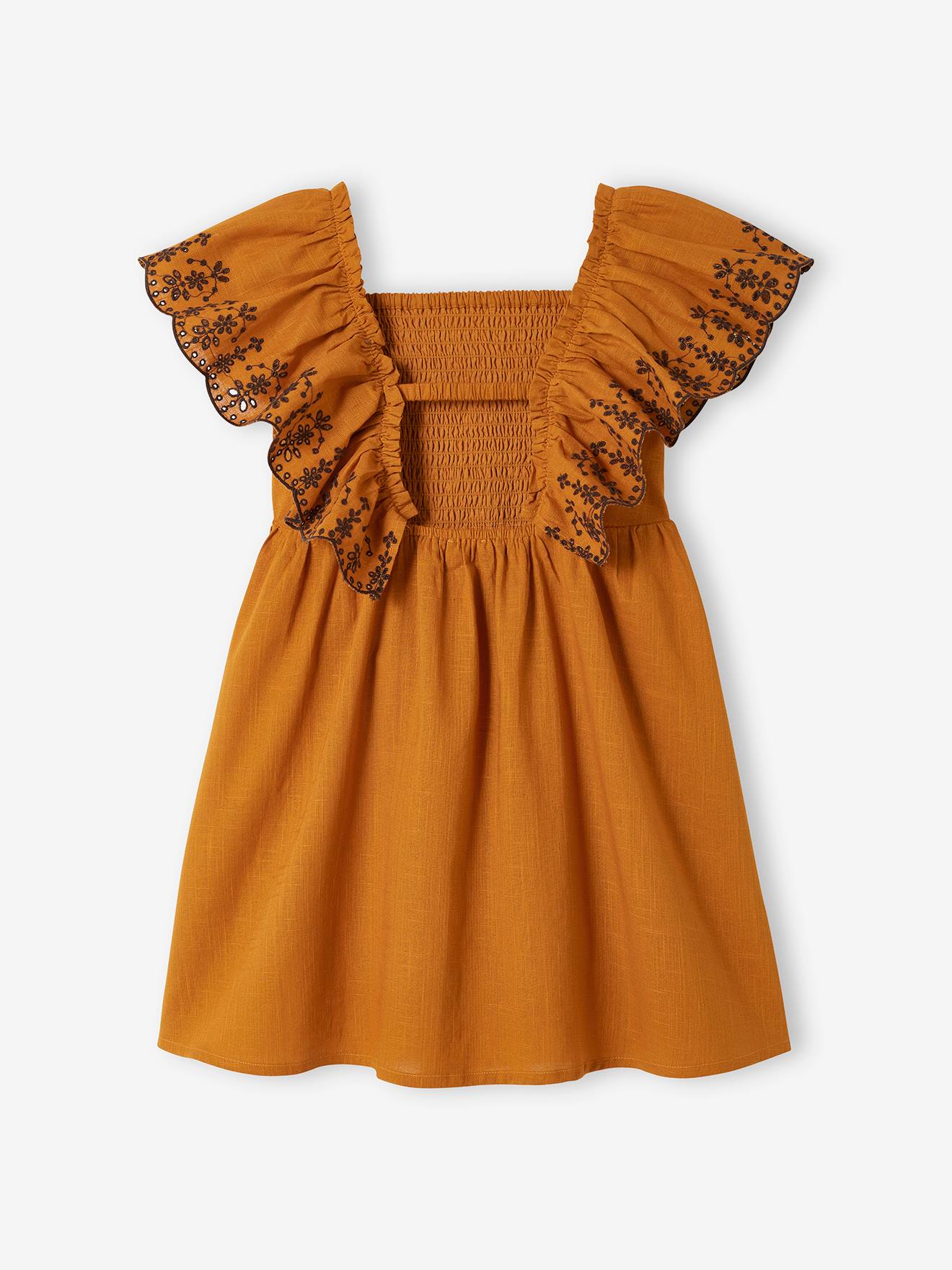 Vestido infantil em tons pastel com babados e mangas bordadas.