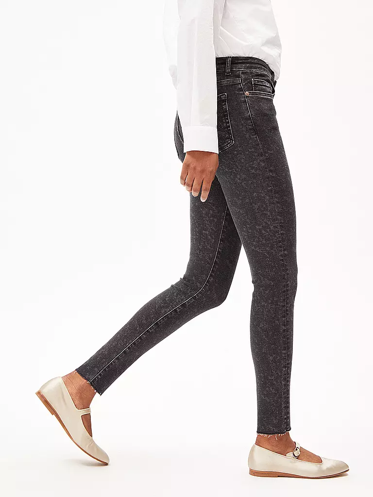 ARMEDANGELS Jeans TILLAA X RÅ HEM schwarz