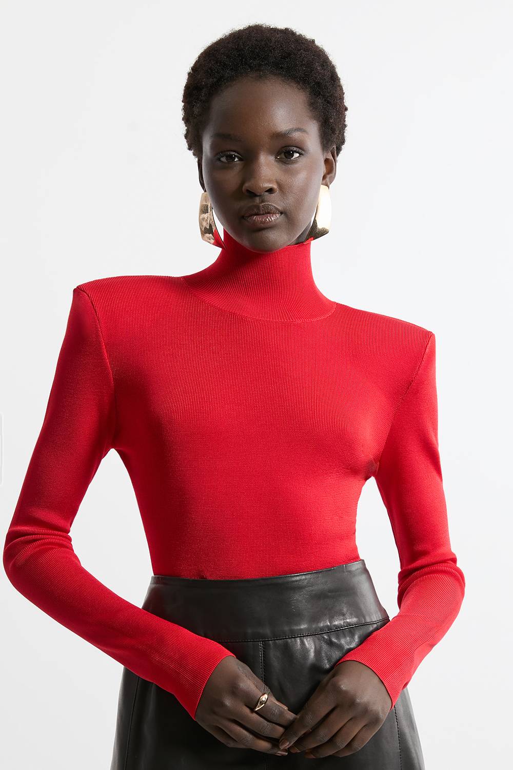 KarenMillen Haut en Maille Fluide à Col Montant et Épaules Structurées