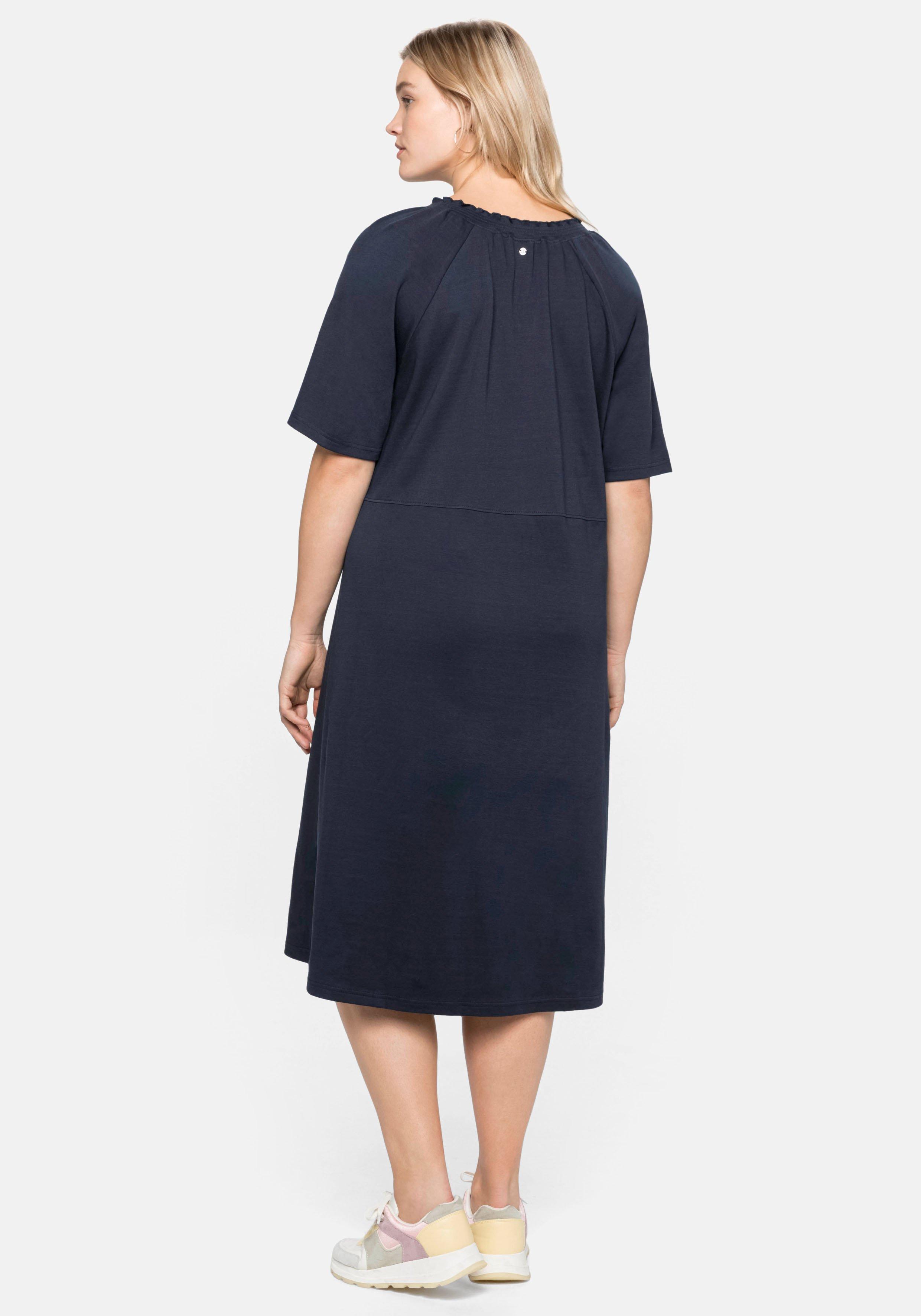 Shirtkleid mit gesmoktem V-Ausschnitt