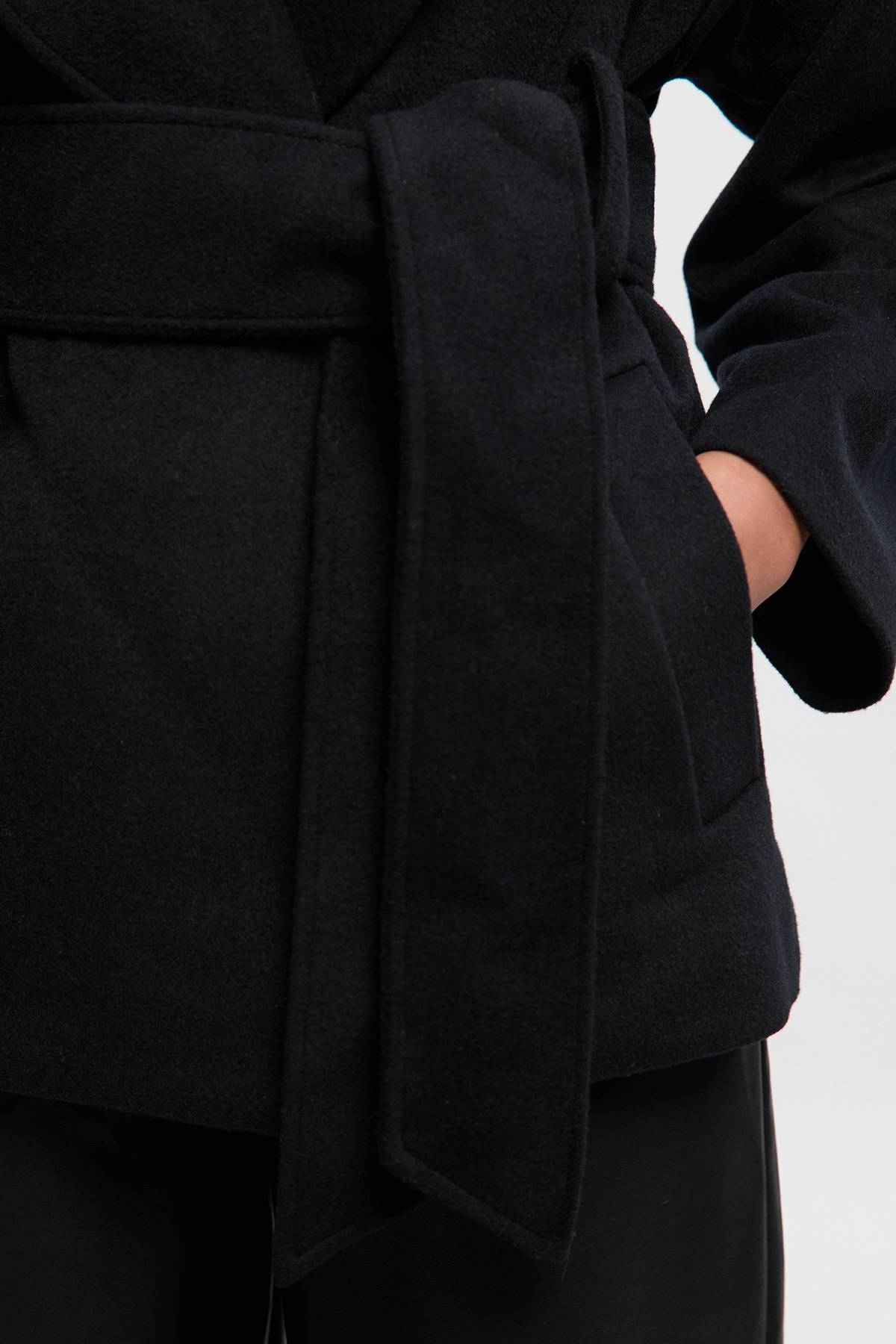 KarenMillen Manteau Court Cintré en Laine Brossée avec Ceinture