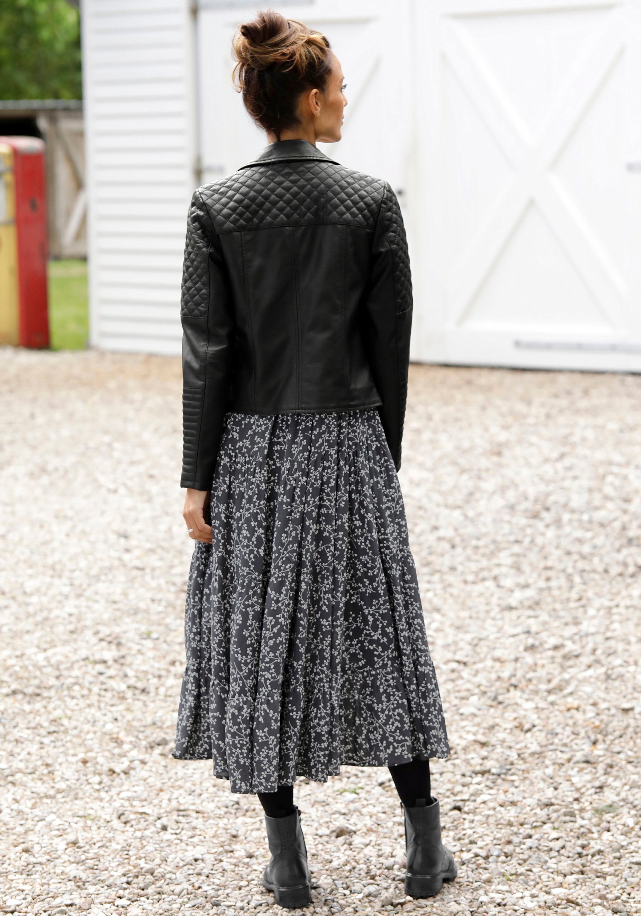 LASCANA Maxikleid mit Blumenprint und Volants, locker bequemer Look