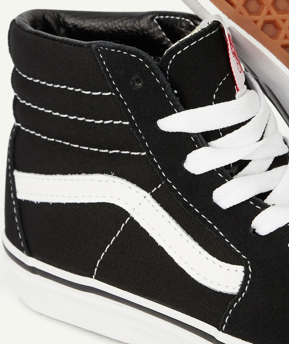 VANSBASKETS MONTANTES ENFANT BLANCHE ET NOIRE SK8-HI