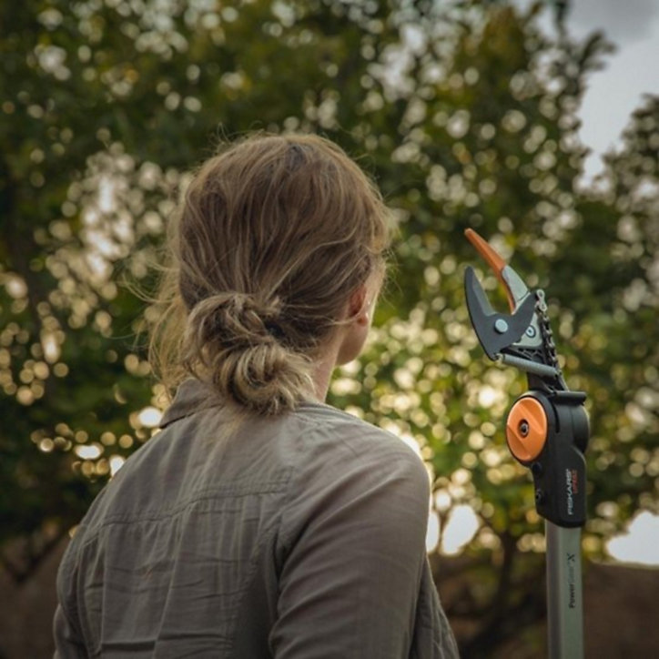Coupe-branches multifonctions Fiskars UPX82 PowerGear™ X