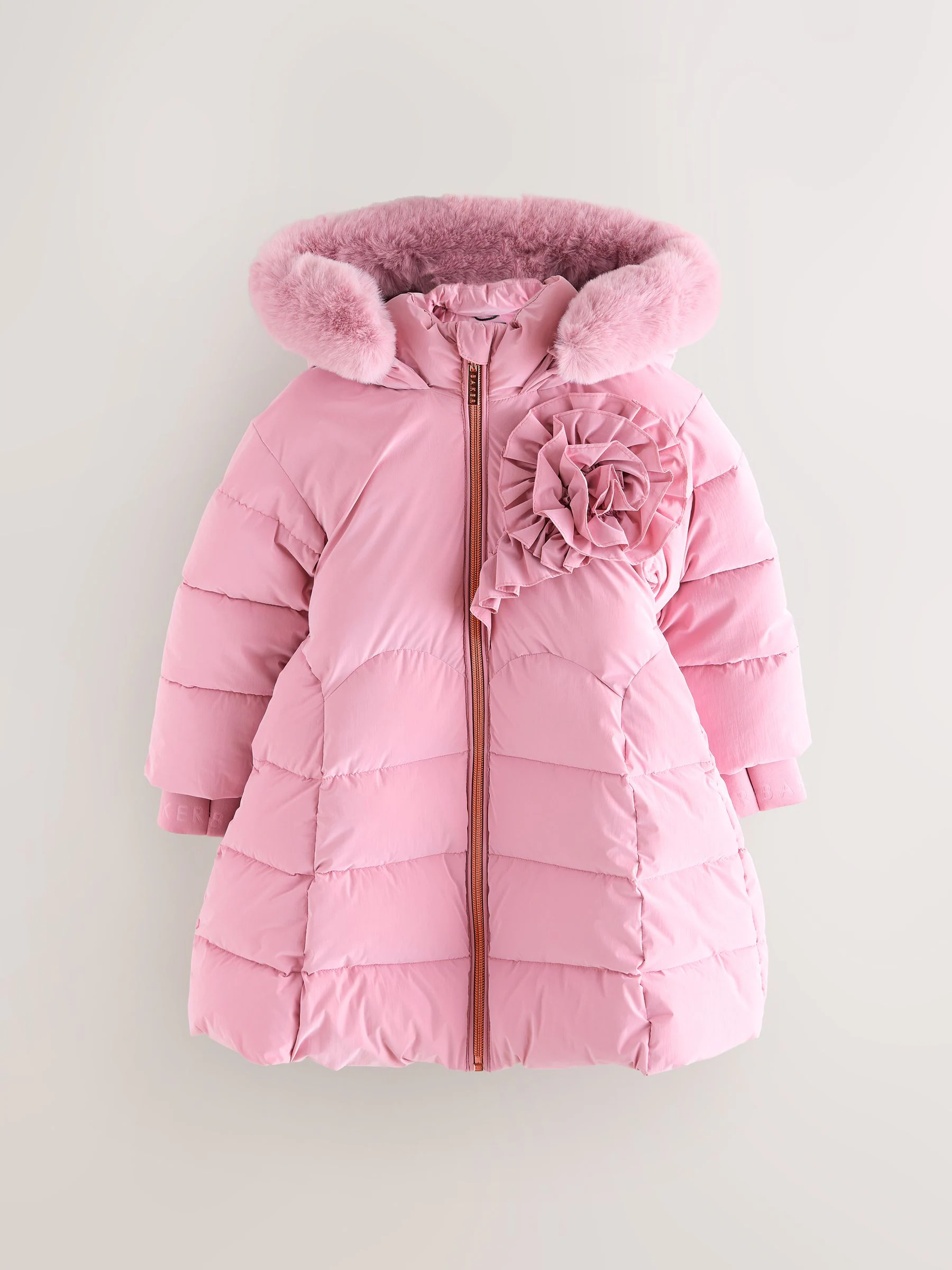 Baker by Ted Baker - Roze, regenbestendige gewatteerde jas met rok en corsage