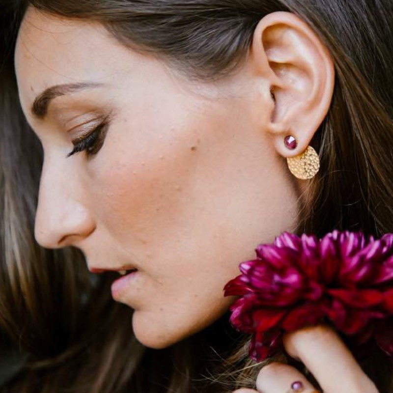 Boucles d'oreilles en acier dorées ornées de cristaux Swarovski avec pierres Crystal noires