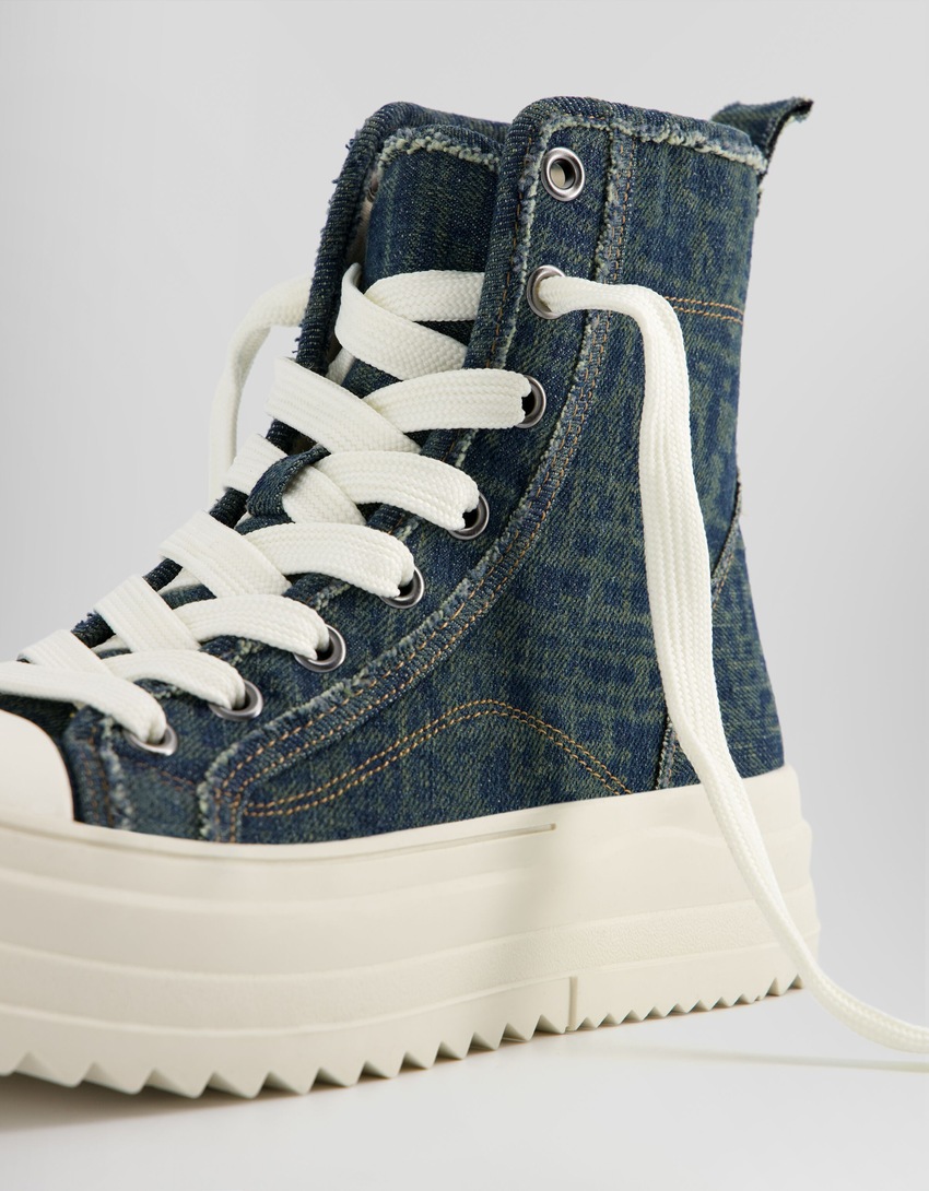 Tênis cano alto masculino em jeans