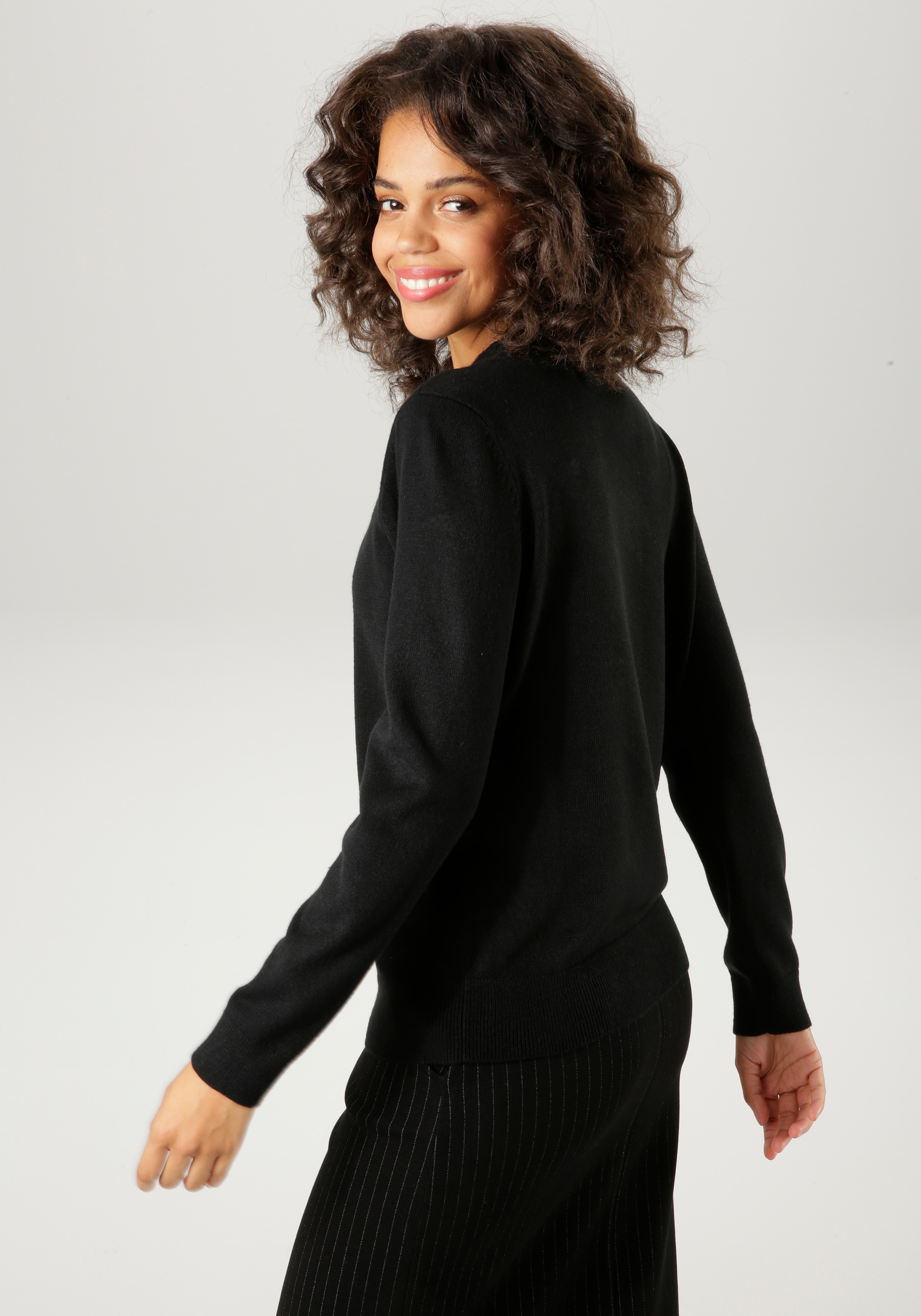 Aniston CASUAL Strickpullover , mit Cut-out am Dekolleté