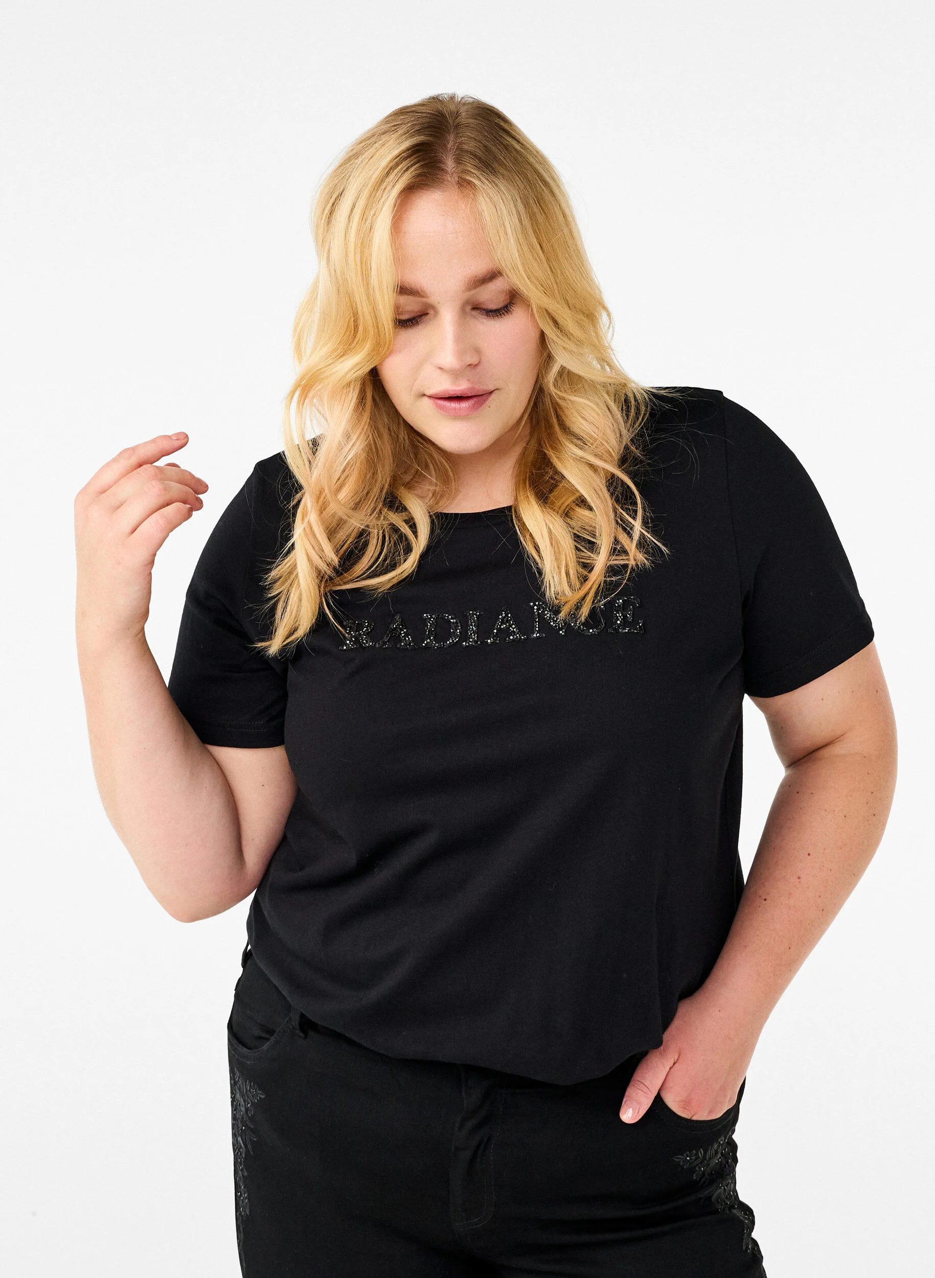 Bomulds t-shirt med rhinesten motiv