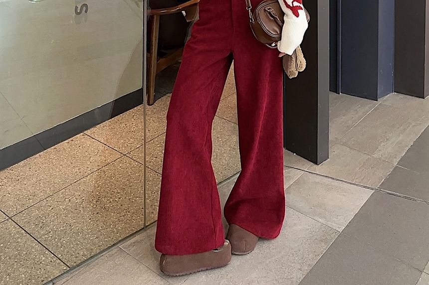 Alfie - Turtleneck Heart Sweater / High-Waist Corduroy Broek