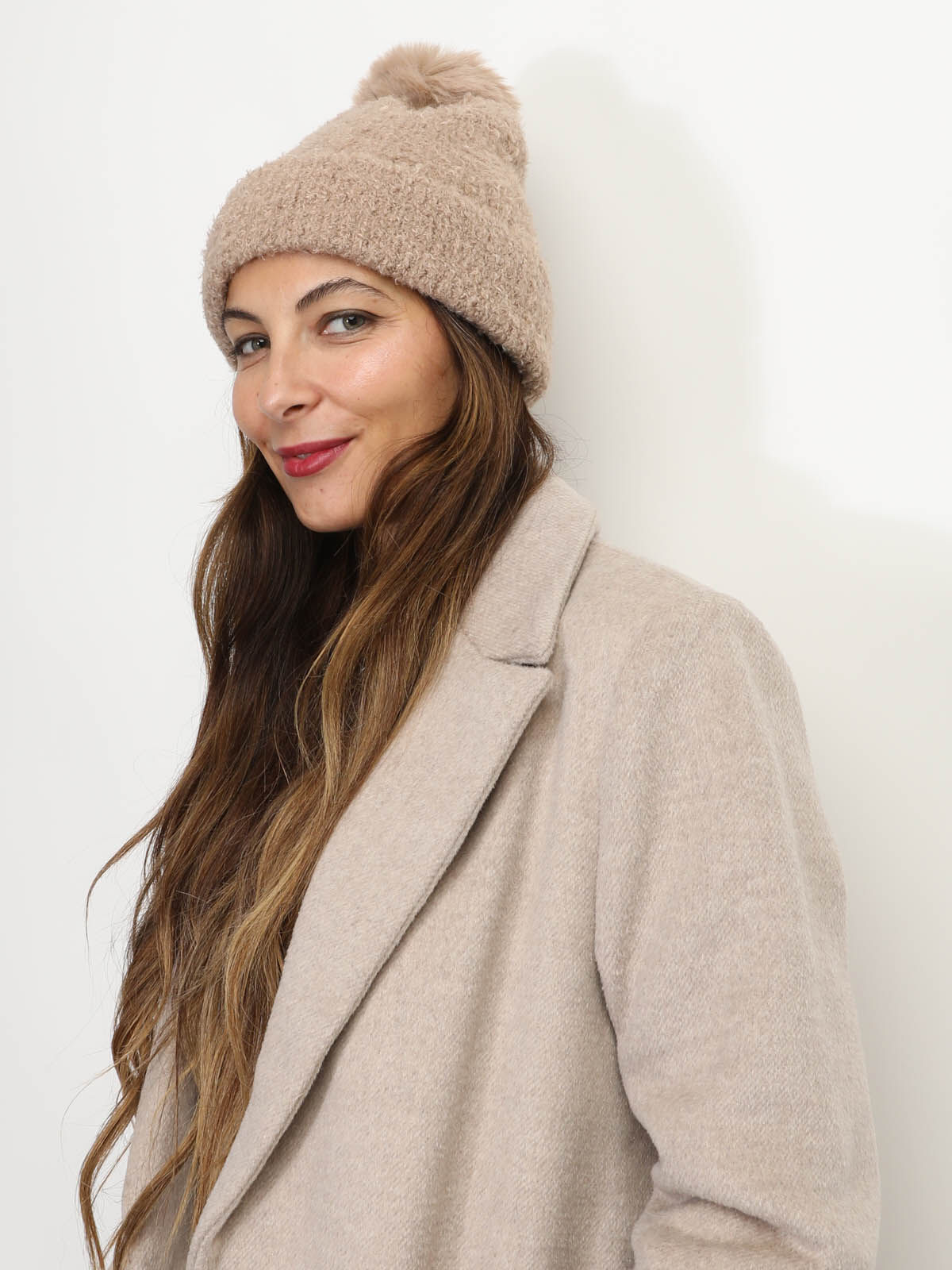 Bonnet molletonné à pompon- Taupe