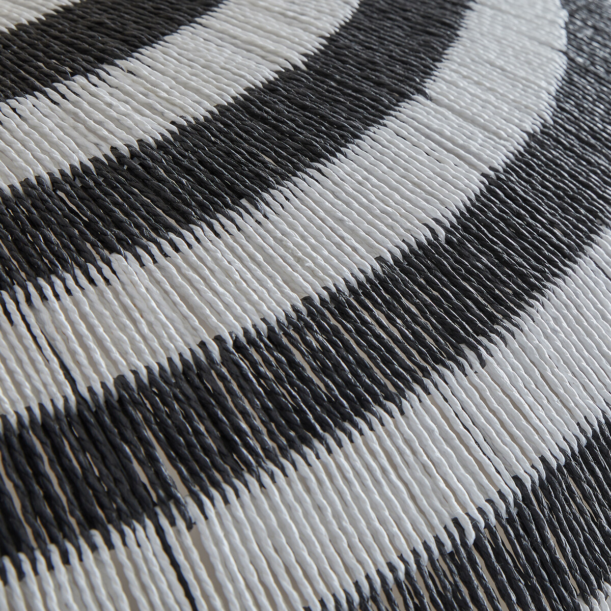 OTTO STUDIO PARA AM.PM<br>Luminária pendente Tribe em papel trançado e rattan