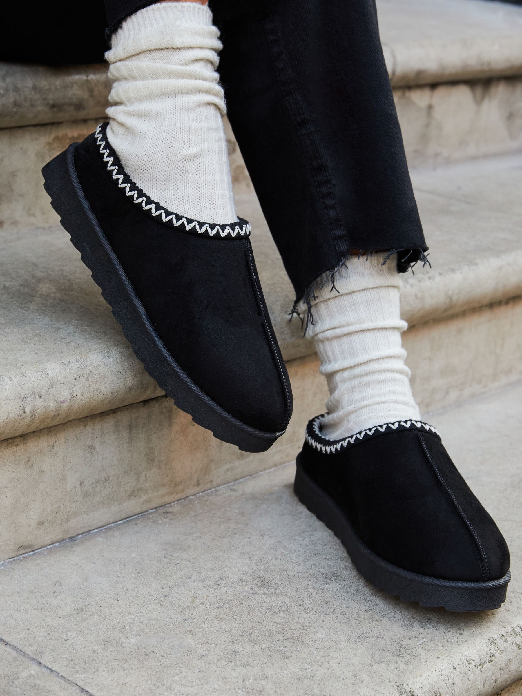 Zwart - Linzi Tana Faux Suede Slip-On Slippers