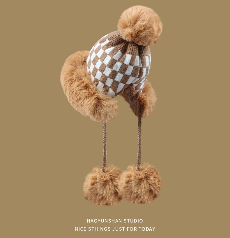 FROME - Geruite, pluizige muts met pompon