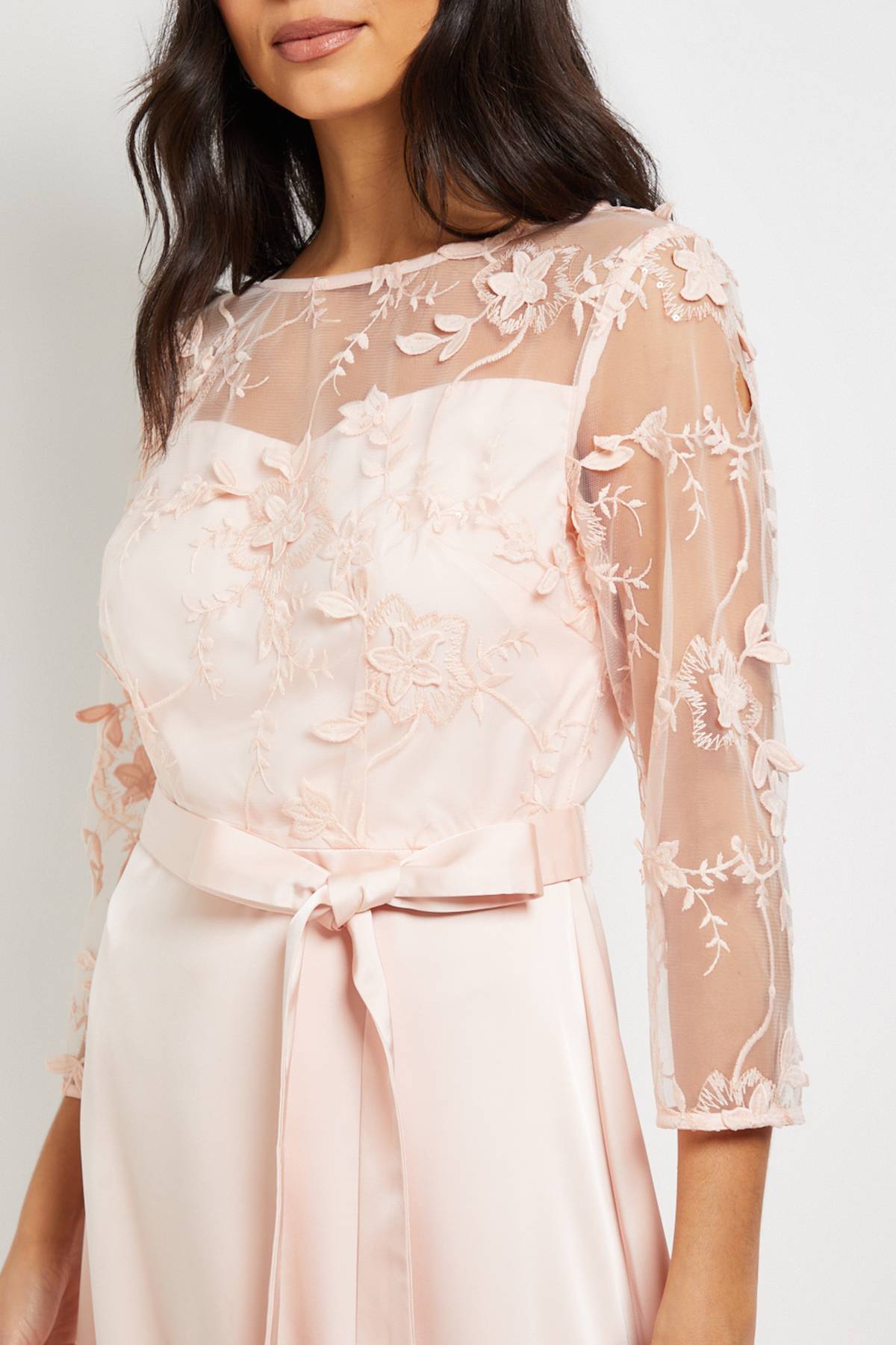 Wallis Robe Longue d'Occasion en Satin avec Superposition de Mesh