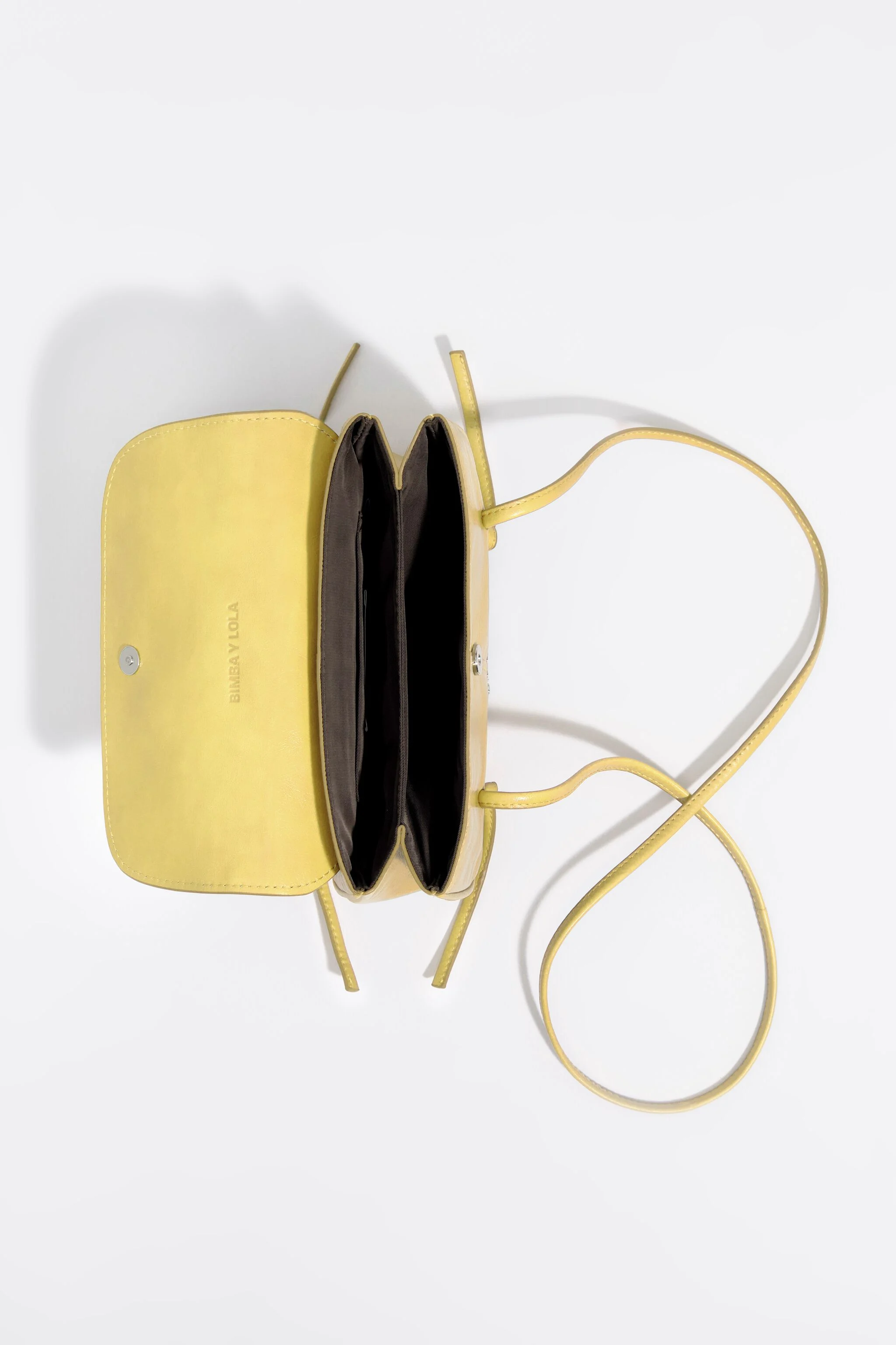 Bolsa mini flap de couro amarelo