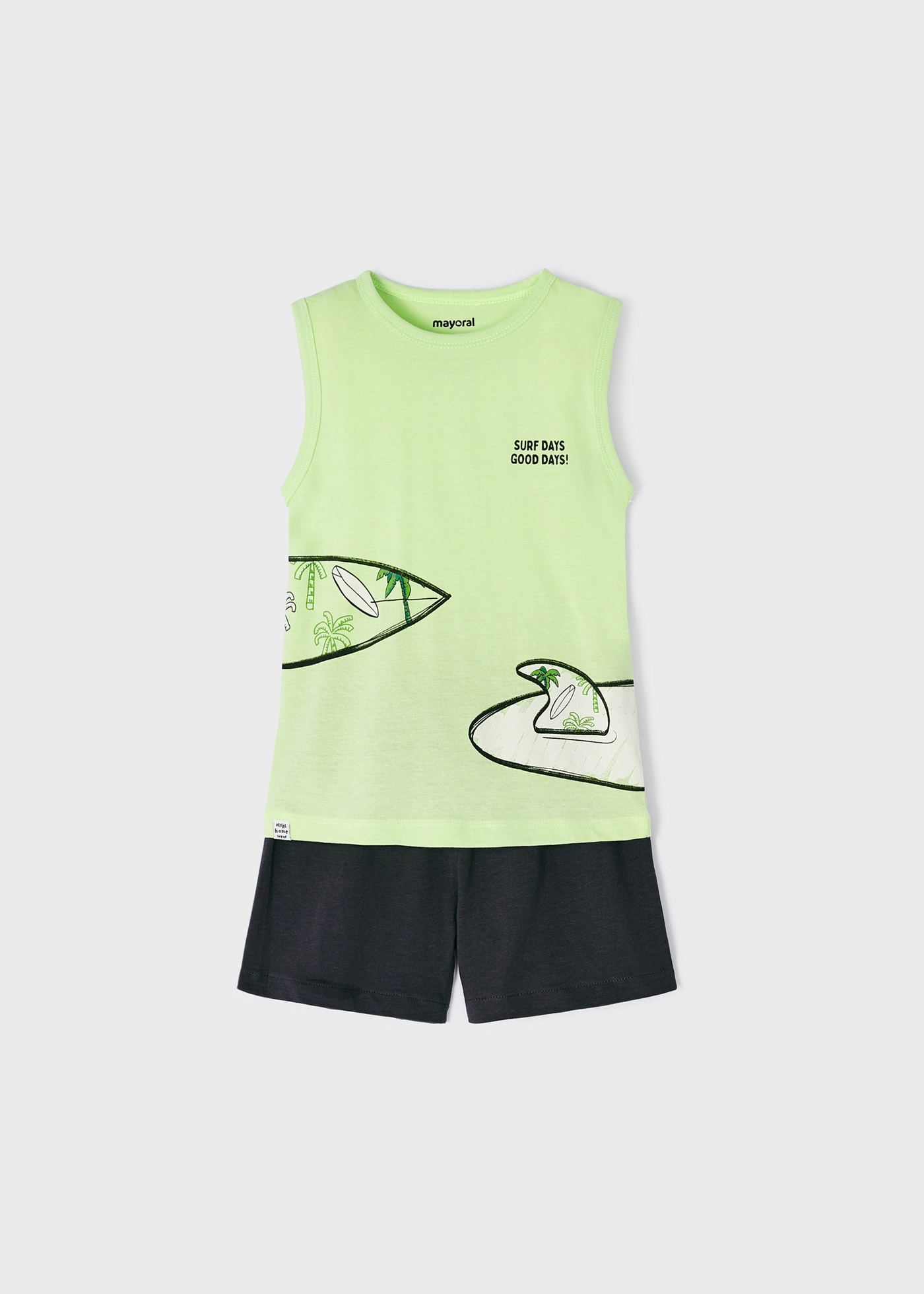 Pijama infantil confeccionado com algodão sustentável.