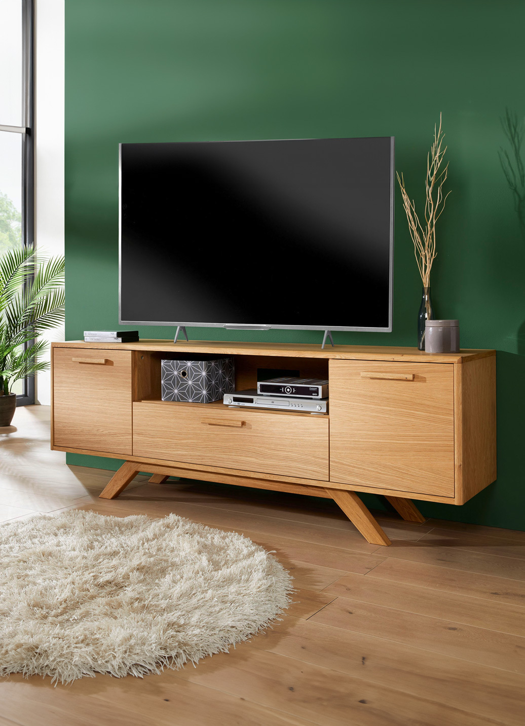 TV-Longboard mit massiven Holzbeinen und Holzgriffen