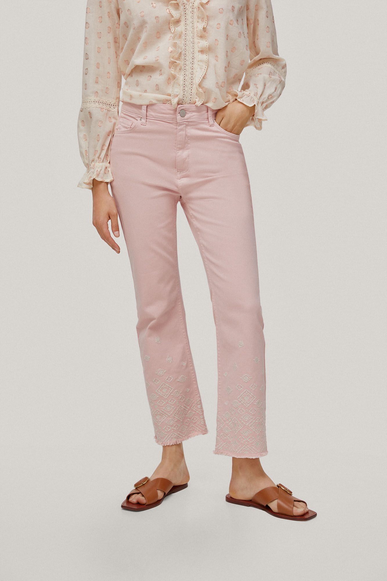 Calça jeans flare com 5 bolsos e bordado - Rosa