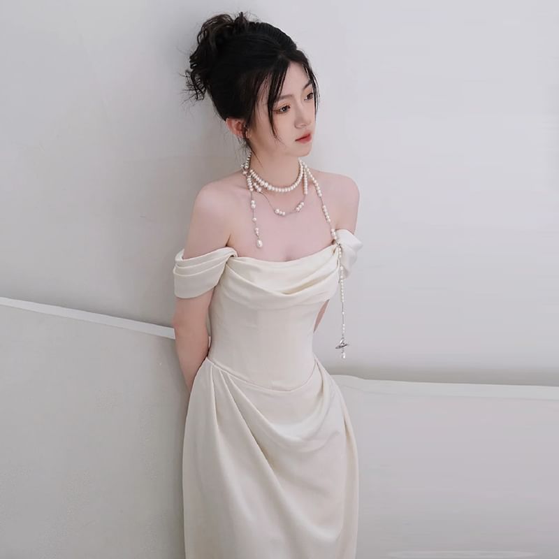Fioridi - Off Shoulder Effen Geplooide Satijnen A-lijn Trouwjurk