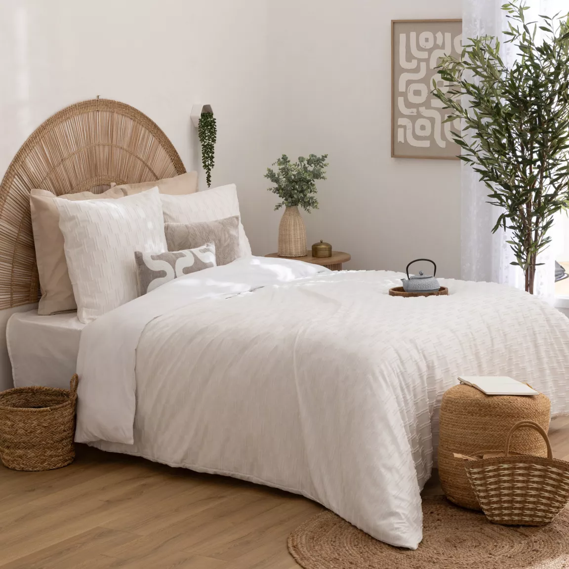 Housse de couette et deux taies microfibre (260 x 240 cm) Edie Blanche
