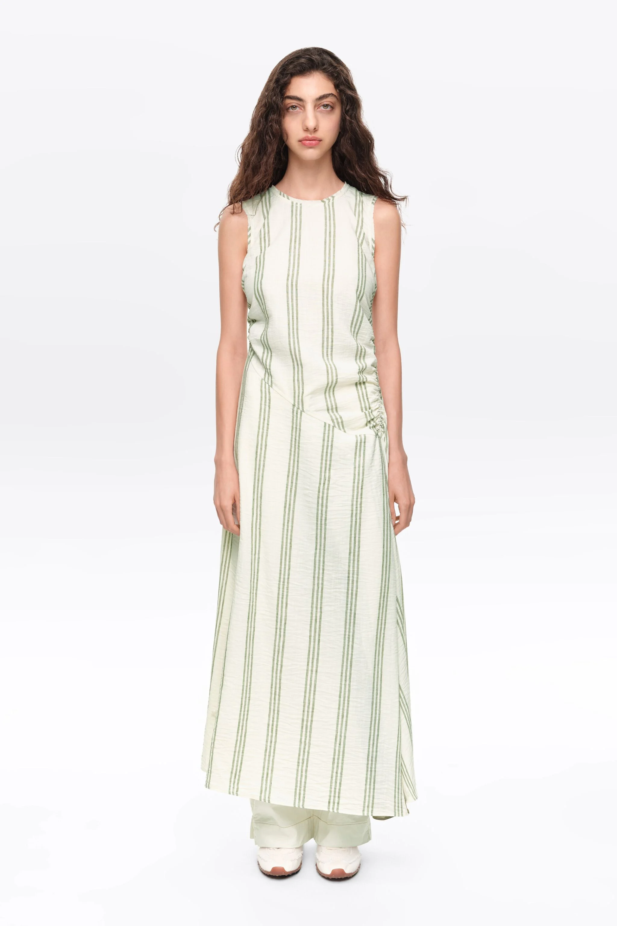 Vestido midi verde sem mangas
