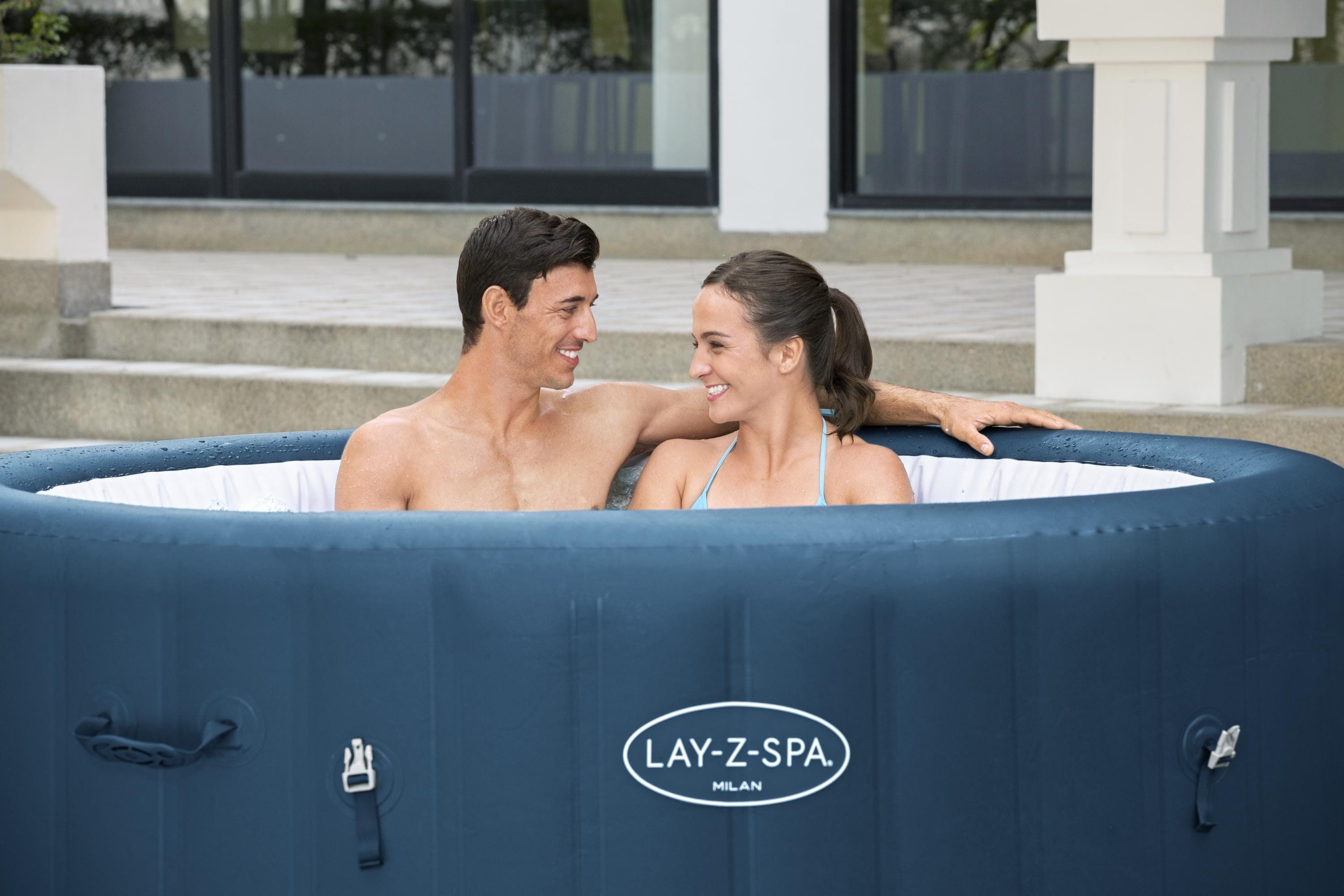 Bestway® LAY-Z-SPA® WLAN-Whirlpool Milan AirJet Plus™ Ø 196 x 71 cm, rund