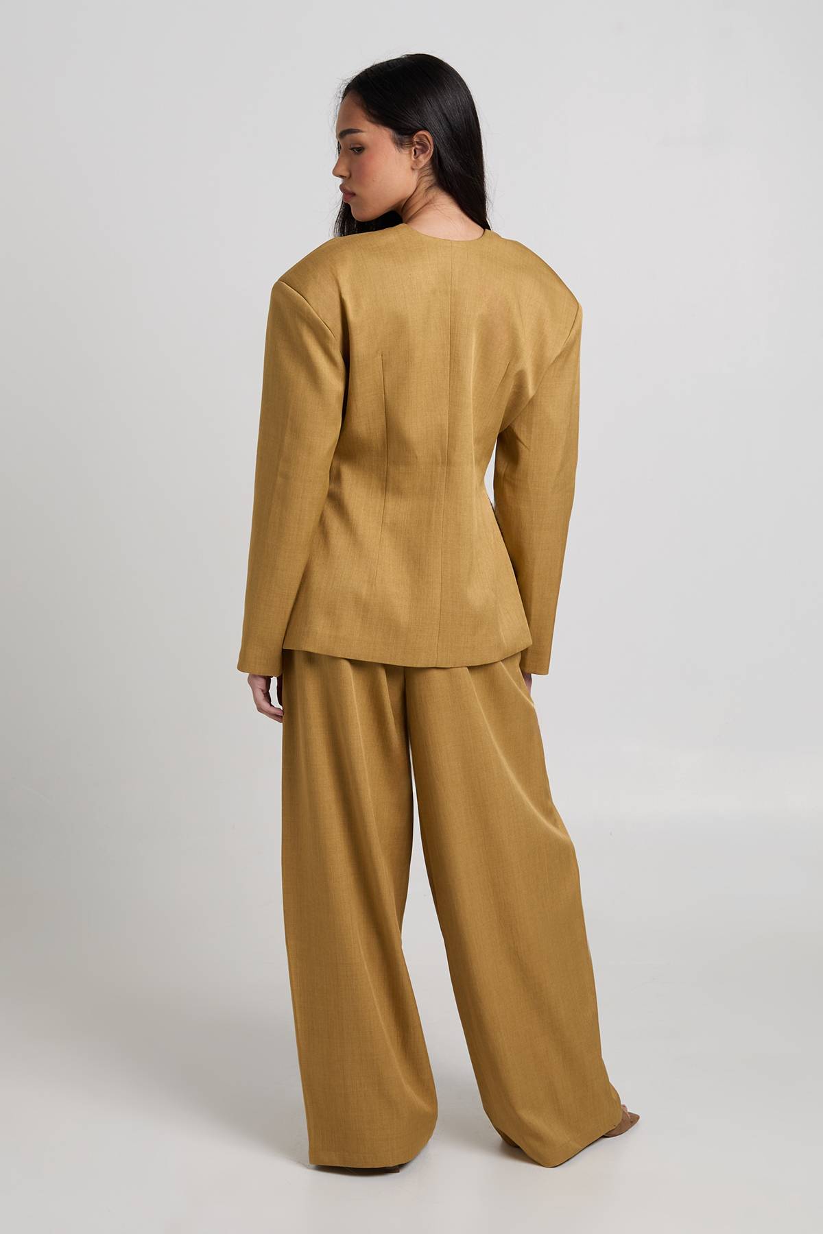 boohoo Blazer Cintrée à Col Montant sans Revers