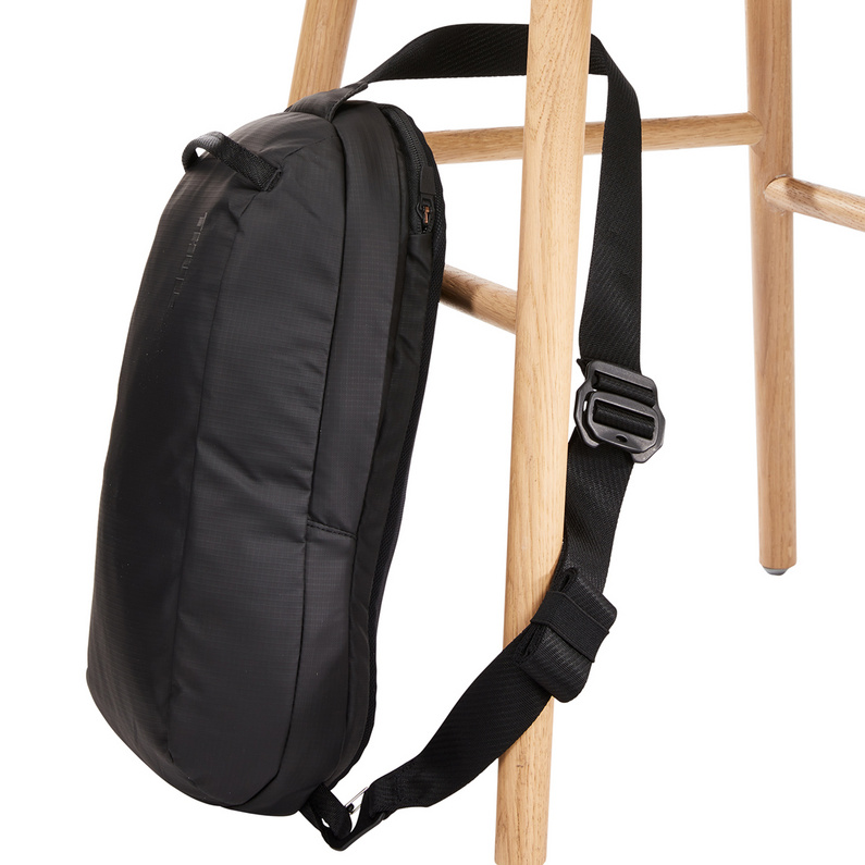 Thule Tact 8L Umhängetasche