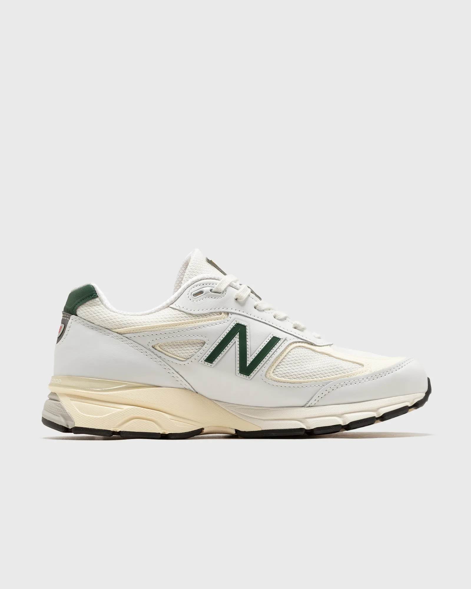 New Balance 990v4