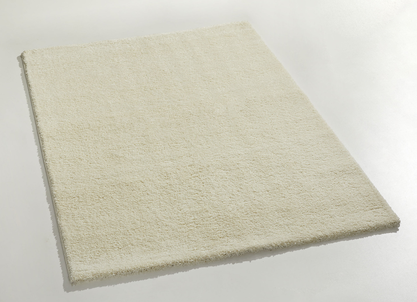 Handgetuftete Brücken und Teppiche mit dichtem Flor