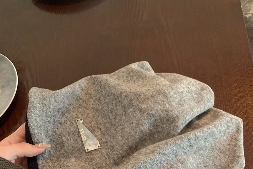 Nikifa - Metalen label muts