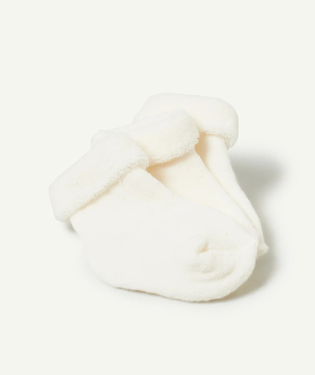 LE LOT DE 3 PAIRES DE CHAUSSETTES DE NAISSANCE
