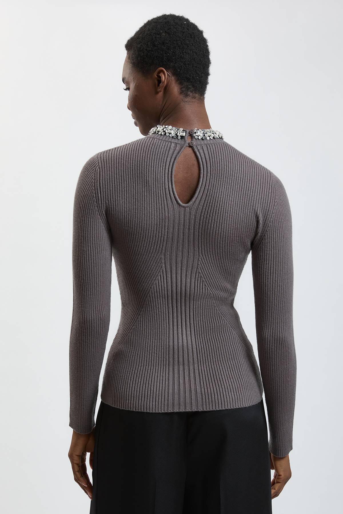 KarenMillen Synthétiquell Côtelé En Viscose Avec Détail Péplum Et Encolure Ornée De Cristaux