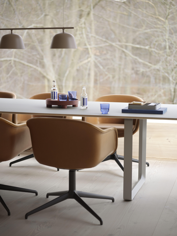 Muuto Fiber Conference vergaderstoel re-wool 108