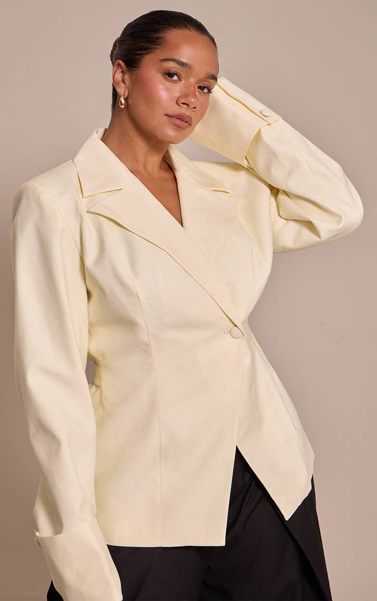 Crème Blazer Shape Taille Cintrée À Revers Retroussés