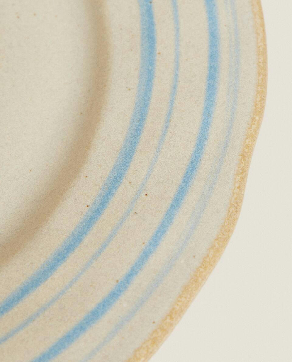 Louça de grés com design linear