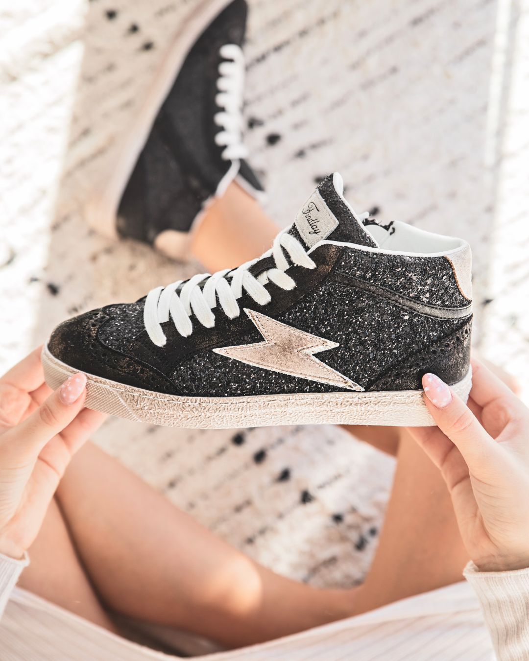 Basket femme noire éclair montante à lacets - Mathilda