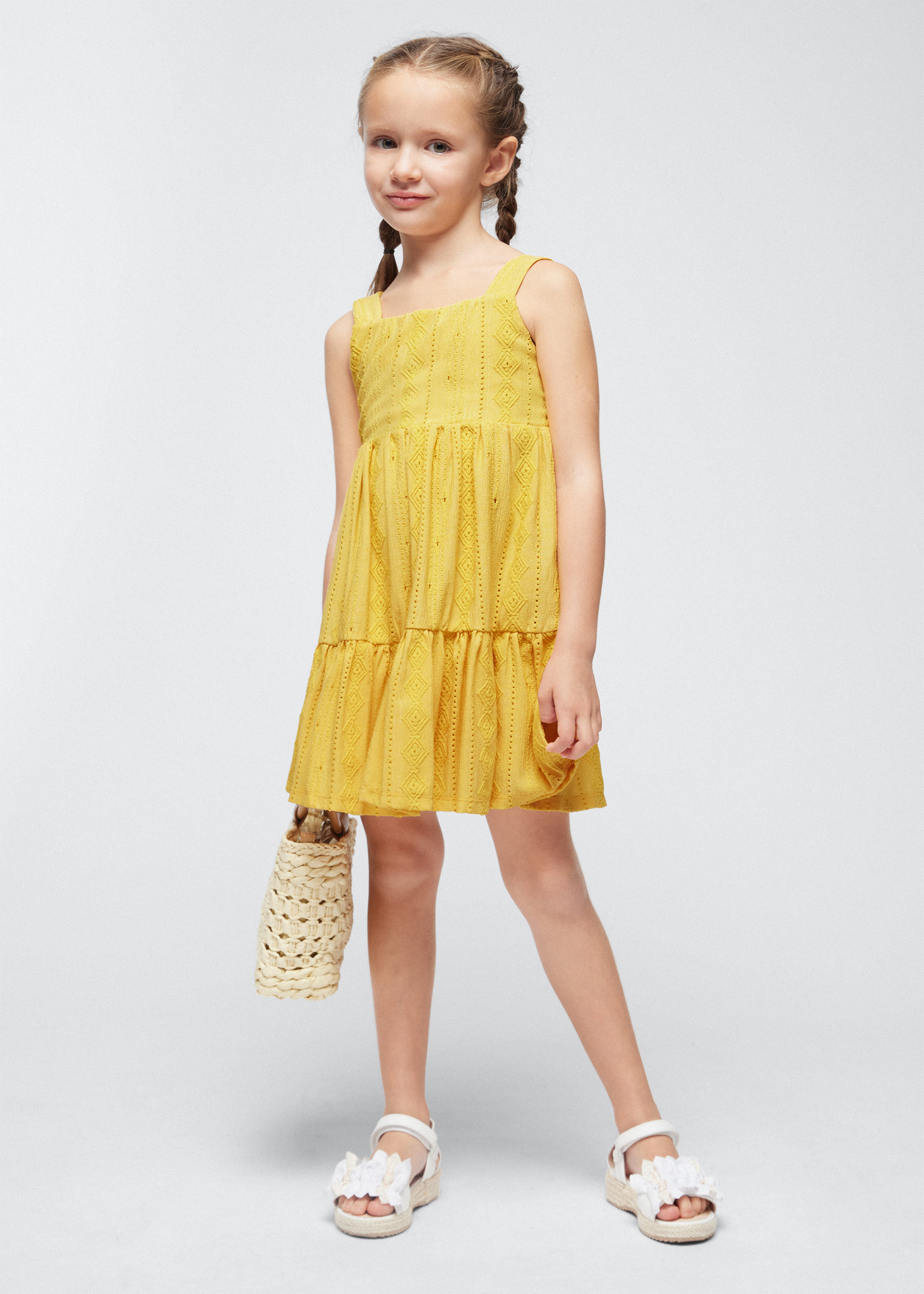 Vestido branco perfurado para meninas