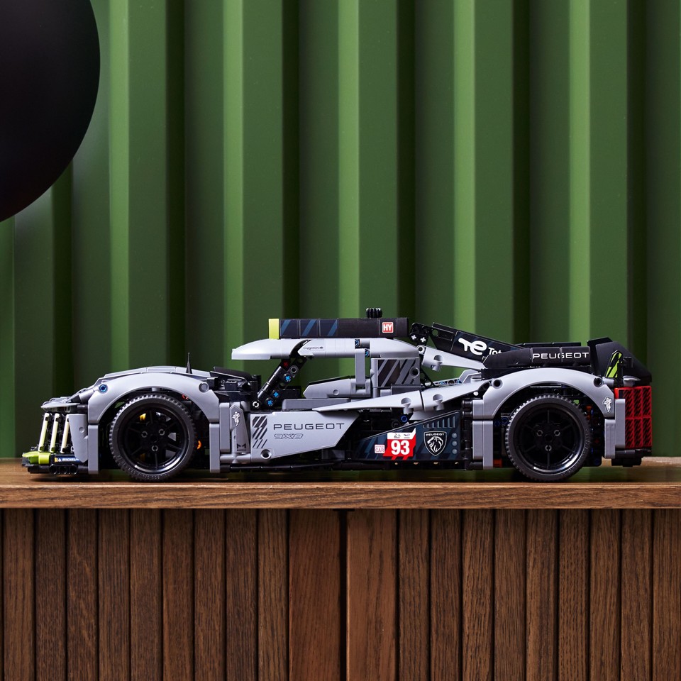 LEGO Technic - PEUGEOT 9X8 24H Le Mans Hybrid Hypercar (42156)