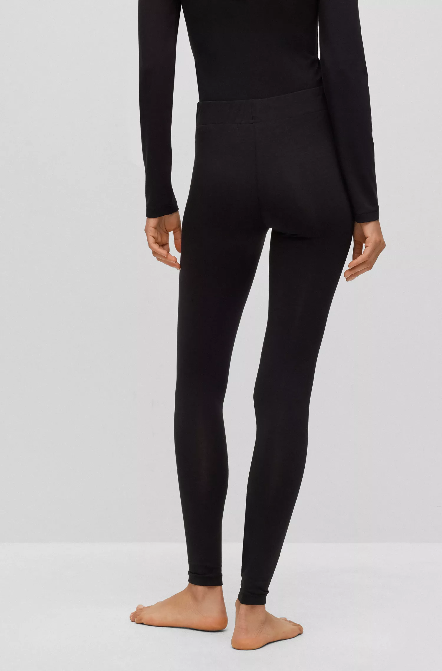 Calça legging de pijama BOSS preta, corte justo, com cós com logo.